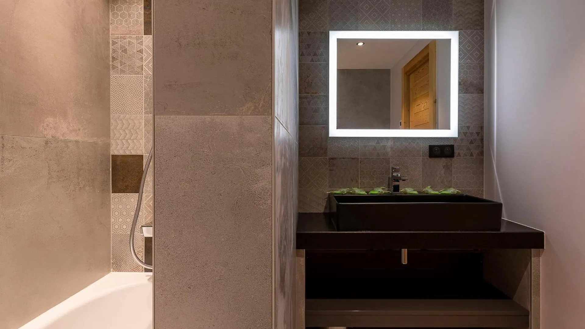 Prestigieux Appartement Avec Balcon, Wi-Fi Et Services Inclus - Fr-1-314-205 Morzine Apartment